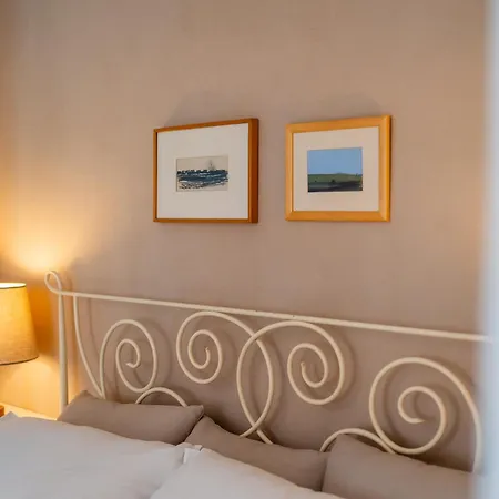 Heritage With Airy Vibes At Montalbano Apartamento *