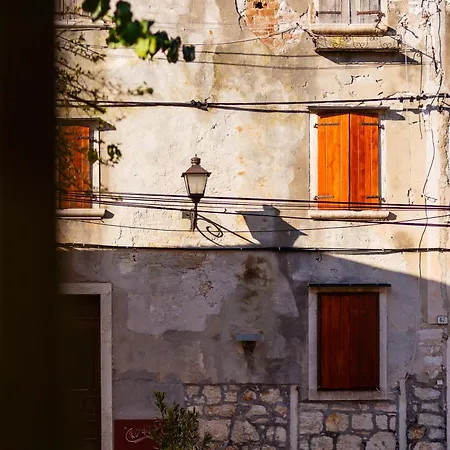 Heritage With Airy Vibes At Montalbano Apartamento *