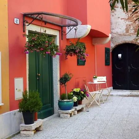 Heritage With Airy Vibes At Montalbano Appartement *