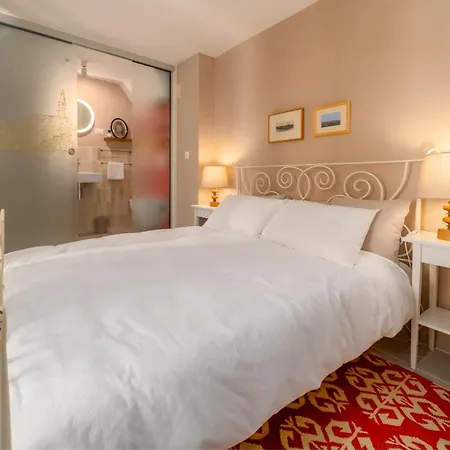 Heritage With Airy Vibes At Montalbano Appartement