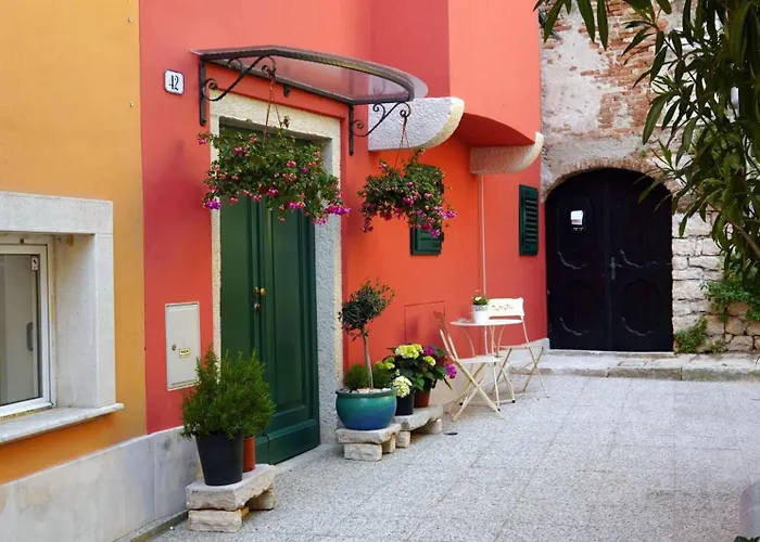 Heritage With Airy Vibes At Montalbano Appartement *